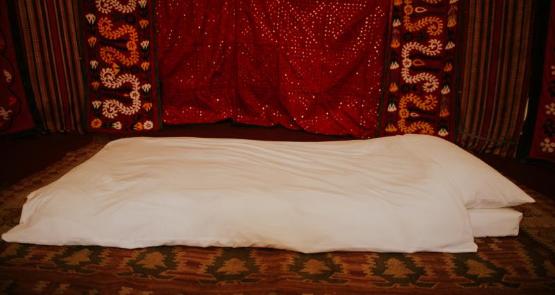 Single floor mattress with bedding and linen