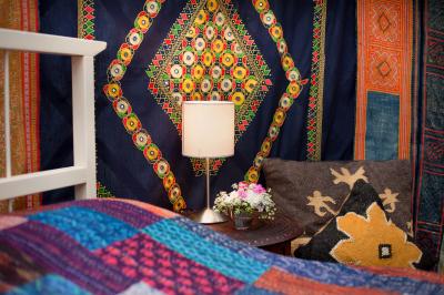14ft blue yurt with side lamp